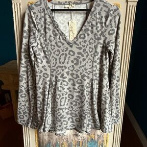 Mystree Gray Leopard Animal Print V-Neck Tunic
